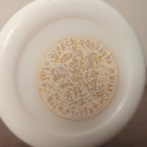 ​Vintage 1969 Avon Grecian Lady Milk Glass Decanter - Skin So Soft Bath Oil - Picture 2 of 9